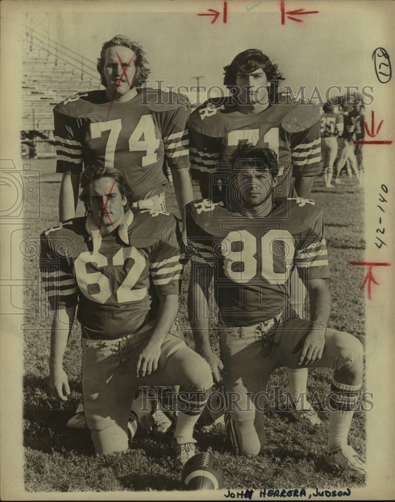 1977 Press Photo Chris Kessler with Other High School Football Players- Historic Images