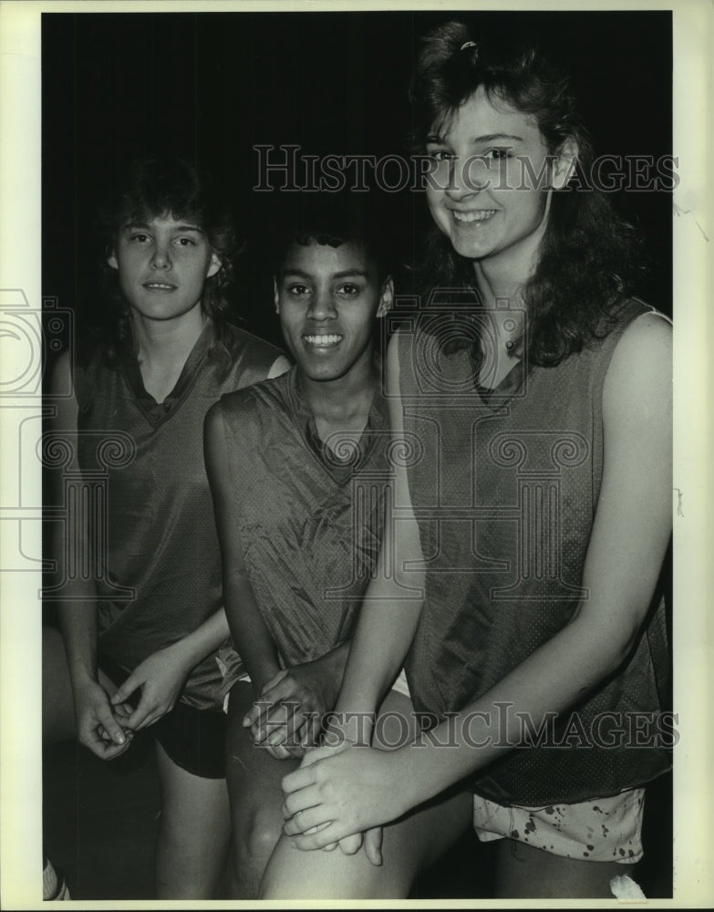 1987 Press Photo Sandy Keogh with Other Roosevelt High School Girls Athletes- Historic Images