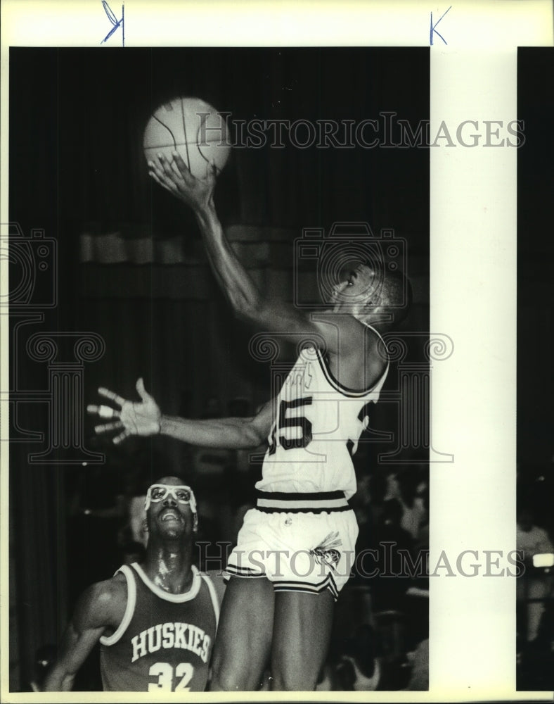 1986 Press Photo James Smith, East Central High School Basketball Player at Game- Historic Images