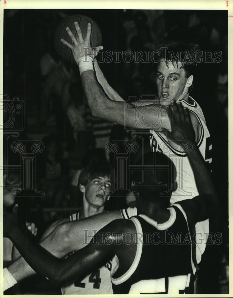 1987 Press Photo High school basketball player Tim Small in action - sas12051- Historic Images