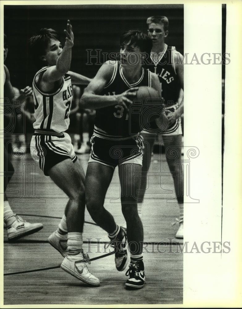 1987 Press Photo Fredburg and Alamo Heights High School Basketball Players- Historic Images