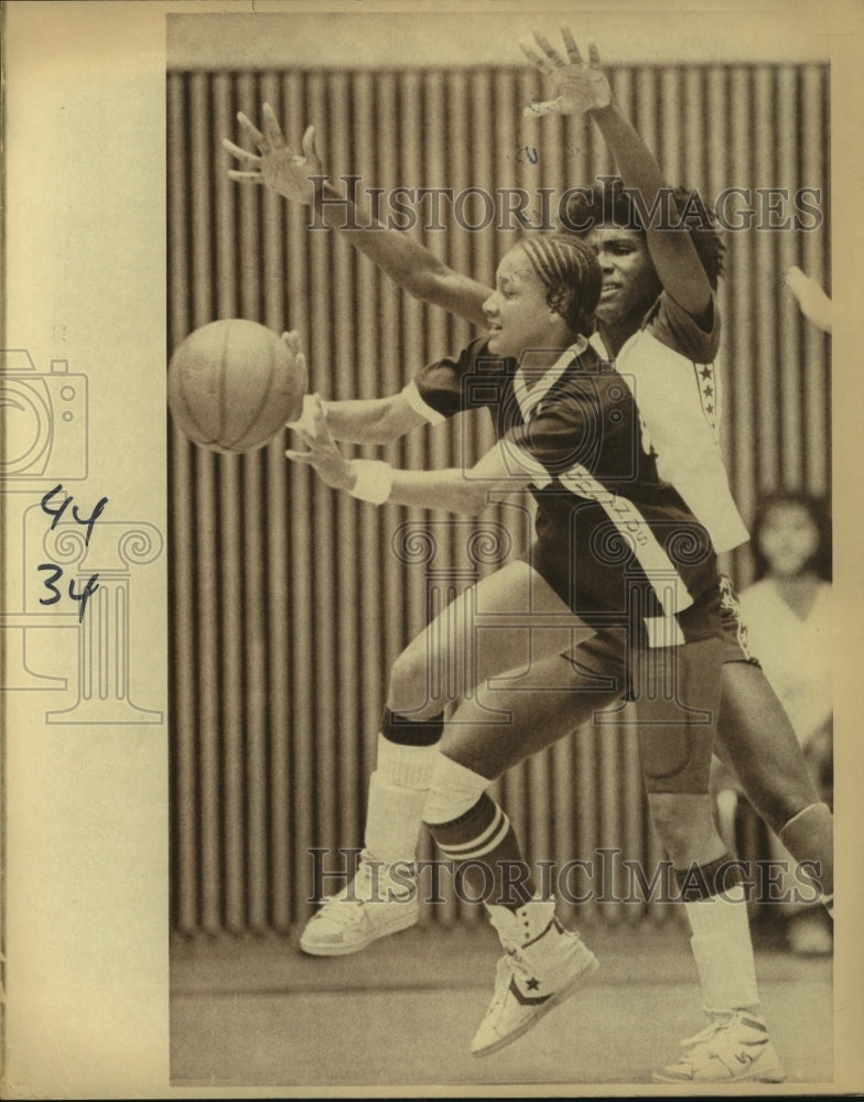 Press Photo High School Basketball Players Lorian Morris and Yulonda Wimbish- Historic Images