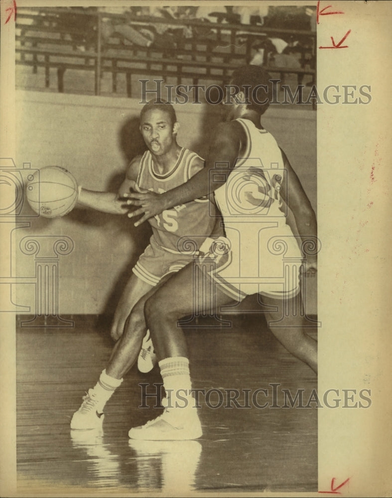 1981 Press Photo Rasheid Shakir, Fox Tech High School Basketball Player at Game- Historic Images