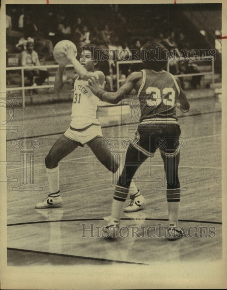 1981 Press Photo Fox Tech and Cherokee High School Basketball Players at Game- Historic Images
