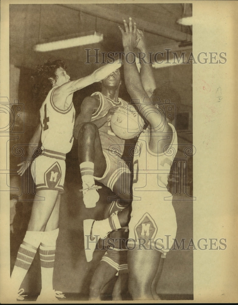 1981 Press Photo Memorial and Fox Tech High School Basketball Players at Game- Historic Images