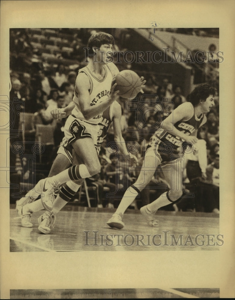 1982 Press Photo Chris Doyle, St. Thomas High School Basketball Player at Game- Historic Images