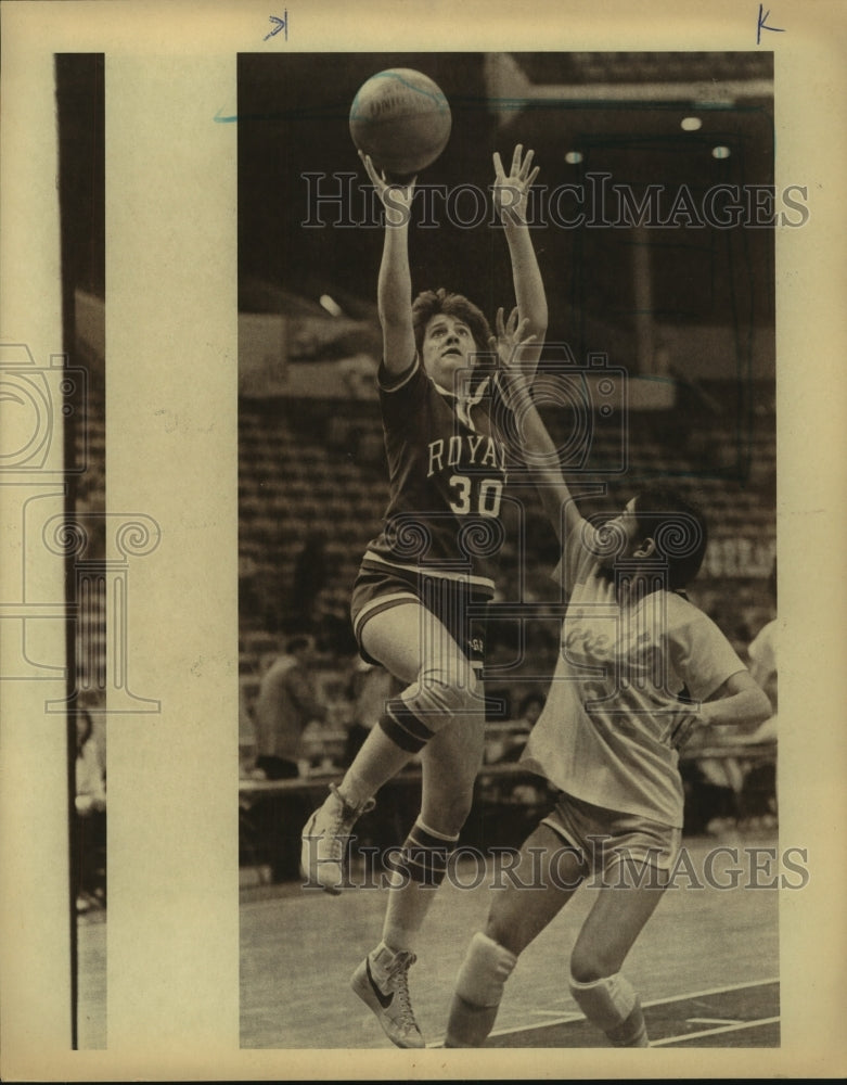 1982 Press Photo St. Gerard and El Paso High School Girls Basketball Players- Historic Images