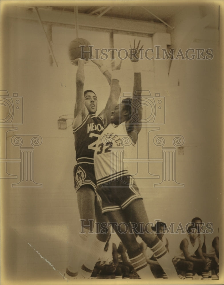 1981 Press Photo Memorial and Houston High School Basketball Players at Game- Historic Images