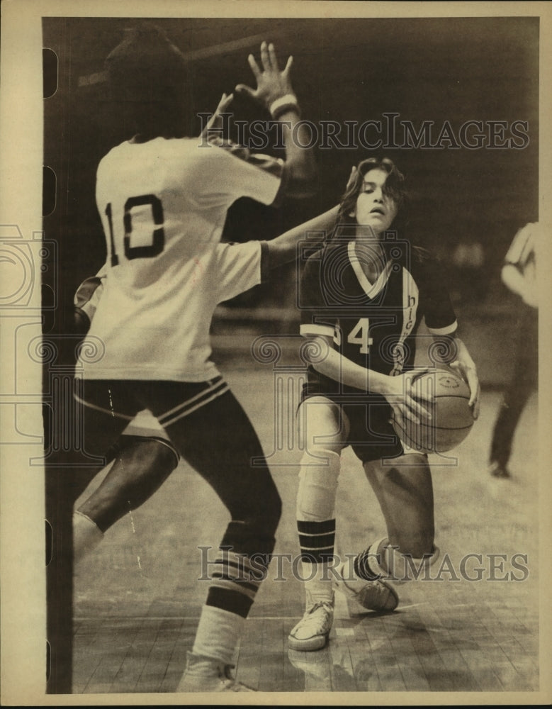 Press Photo Suzette Arriola, Highlands High School Basketball Player at Game- Historic Images