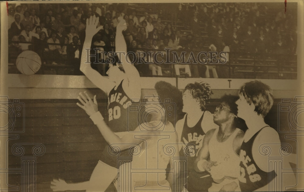 1981 Press Photo High School Basketball Players at Game - sas12162- Historic Images