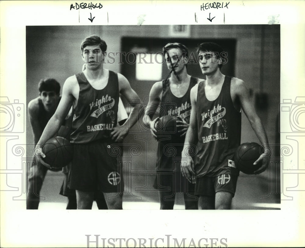 1993 Press Photo Alamo Heights High School Basketball Players at Gym Practice- Historic Images