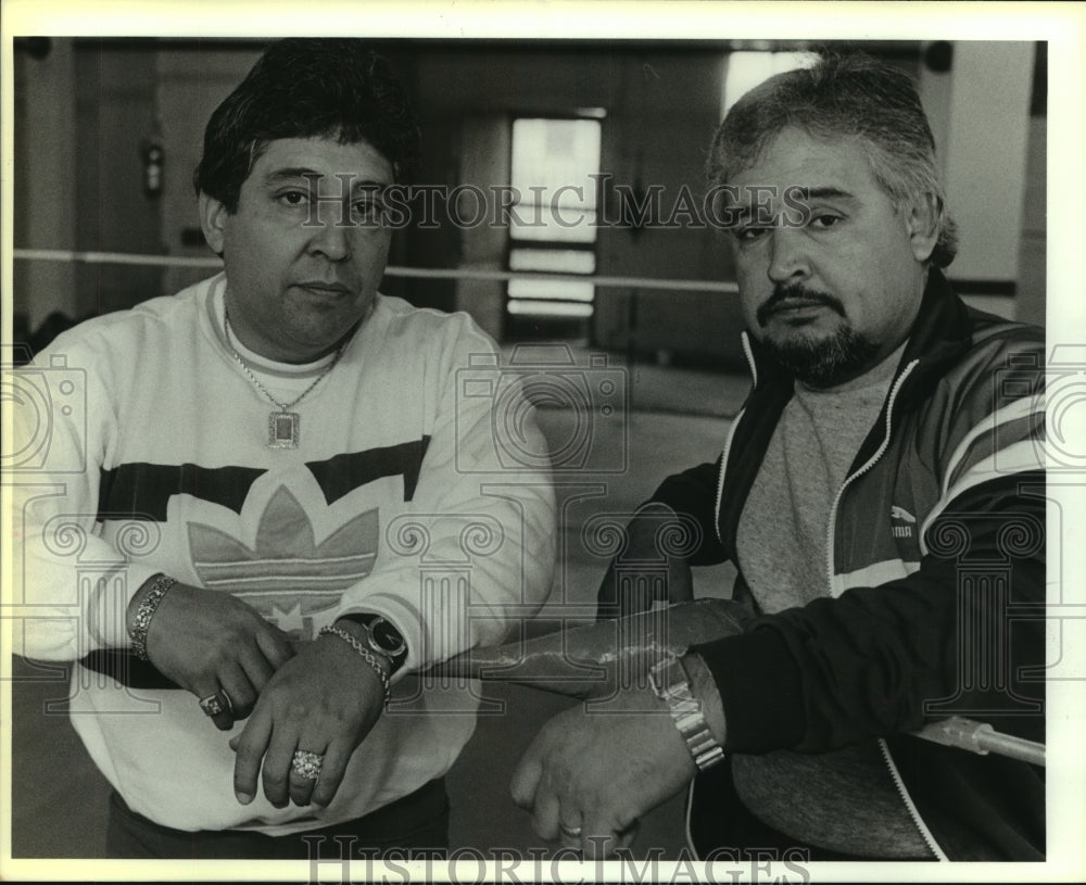 Press Photo Tony Hernandez with Hector Perez at Zazamora Boxing Gym - sas12204- Historic Images