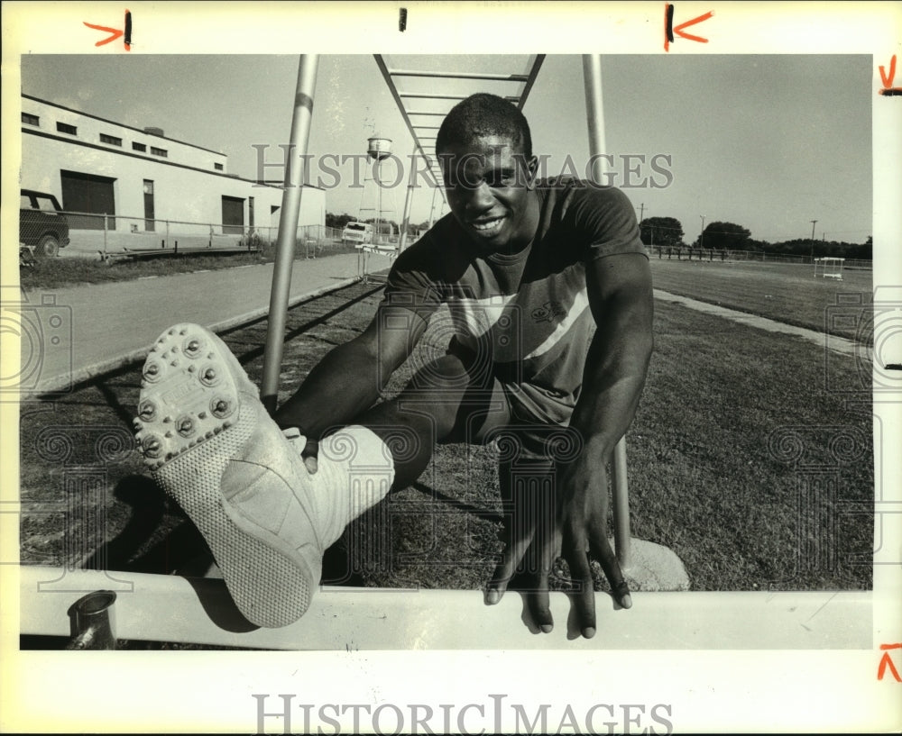 1986 Press Photo George Harris, Marshall High School Track Runner - sas12214- Historic Images