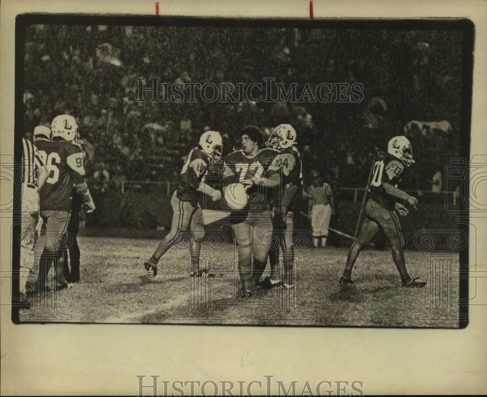 1977 Press Photo Ralph Garza, High School Football Player and Teammates at Game- Historic Images