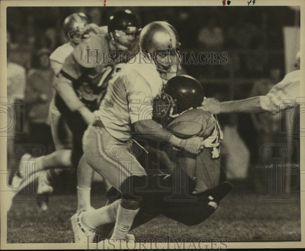 1977 Press Photo Judson High School Football Player At Game Sas12242 1977-press-photo-judson-high-school-football-player-at-game-sas12242