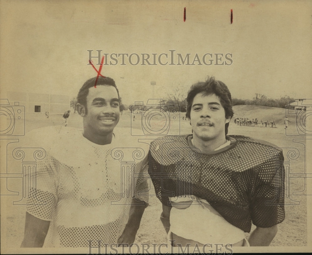 1977 Press Photo Eddie Martinez, High School Football Player with Sidney Graham- Historic Images