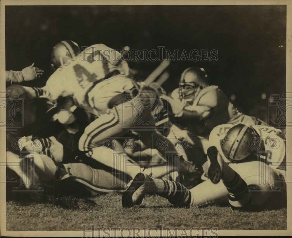 Press Photo Teddy Steele, Rockets Football Player at Game - sas12248- Historic Images