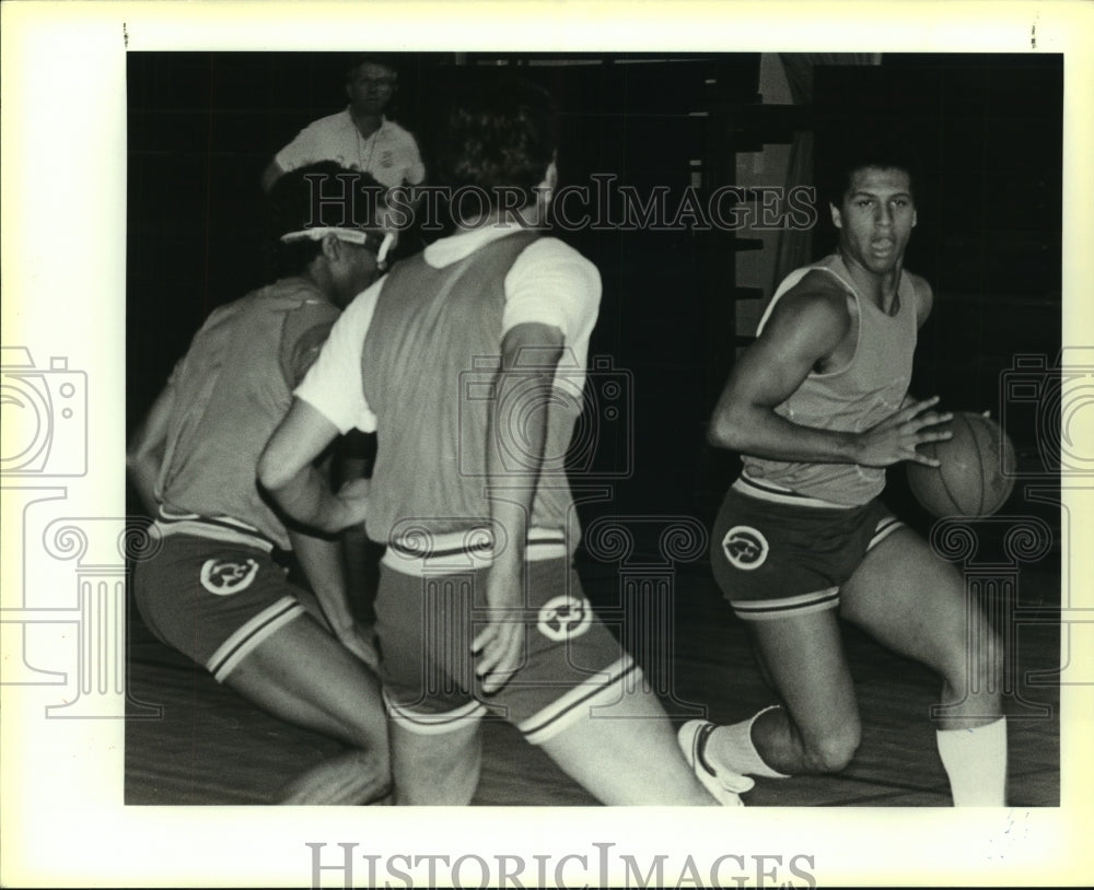 1987 Press Photo Deon Cockrell, Cole High School Basketball Player at Game- Historic Images