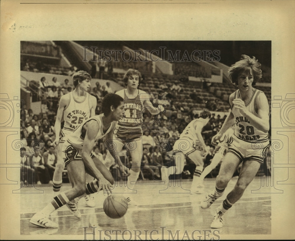 1982 Press Photo Juan Ricardo, St. Thomas High School Basketball Player at Game- Historic Images