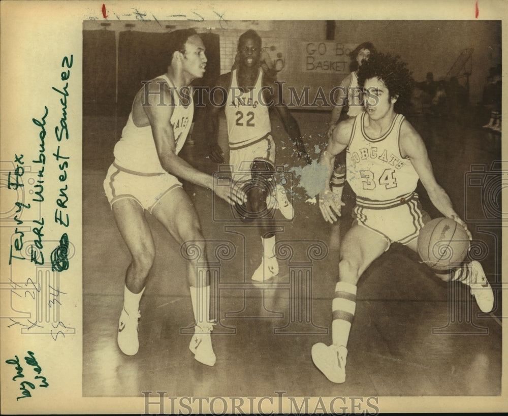 1981 Press Photo Ernest Sanchez, Bobcats High School Basketball Player at Game- Historic Images