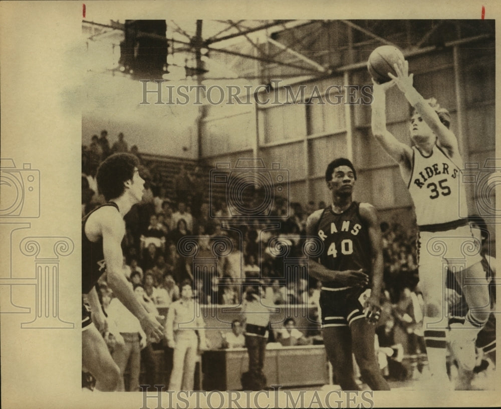 1981 Press Photo Bobba Hangan, Roosevelt High School Basketball Player at Game- Historic Images