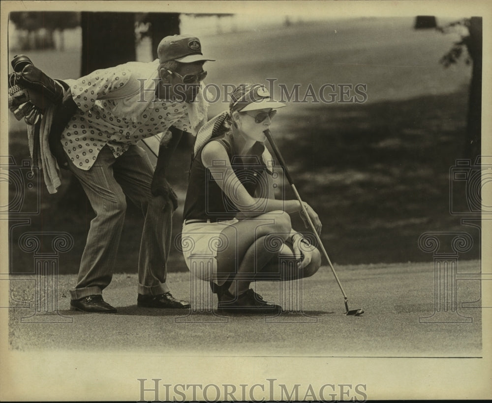 Press Photo Golfer Brenda Goldsmith with Caddy Obie Jaramillo - sas12319- Historic Images