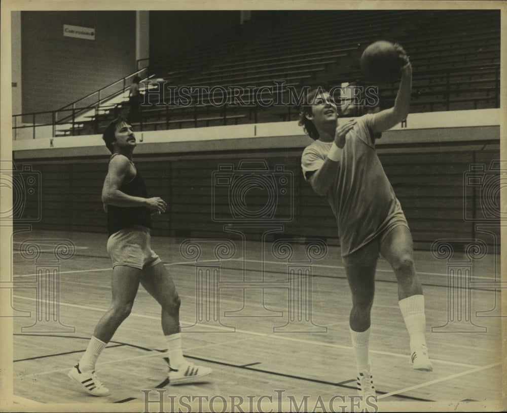 Press Photo George Karl, Basketball Player - sas12409- Historic Images