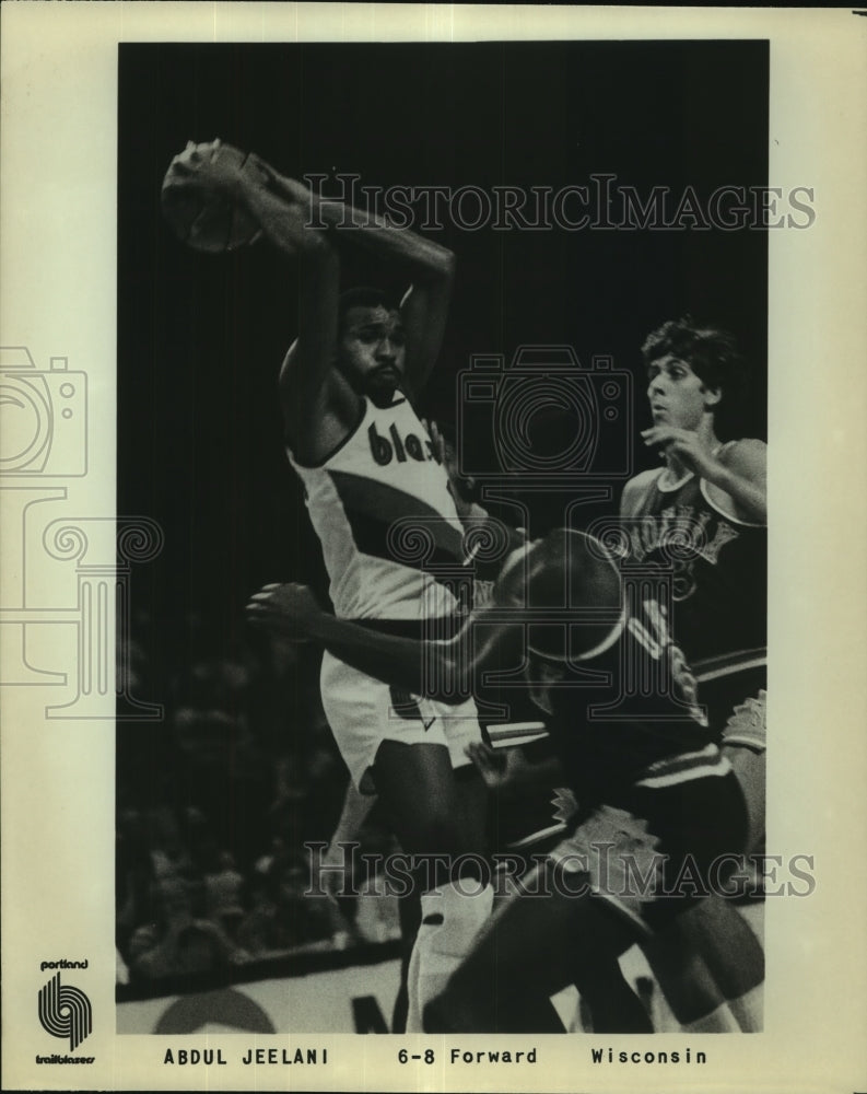 Press Photo Abdul Jeelani, Portland Trailblazer Basketball Player at Game- Historic Images