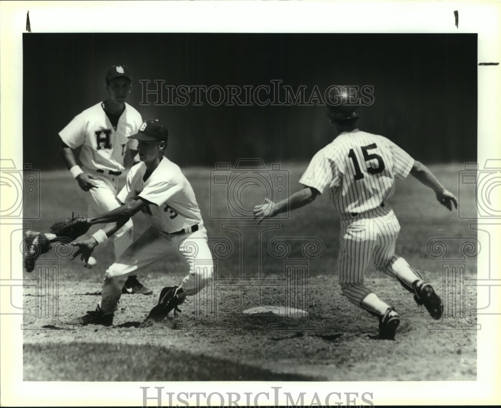 1992 Press Photo Hallettsville and Odem High School Baseball Players at Game- Historic Images