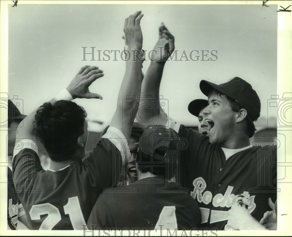 1989 Press Photo Brian Michalski with Judson High School Baseball Teammates- Historic Images