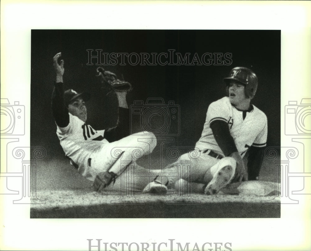 1990 Press Photo Holmes and Jay High School Baseball Players at Game - sas12537- Historic Images