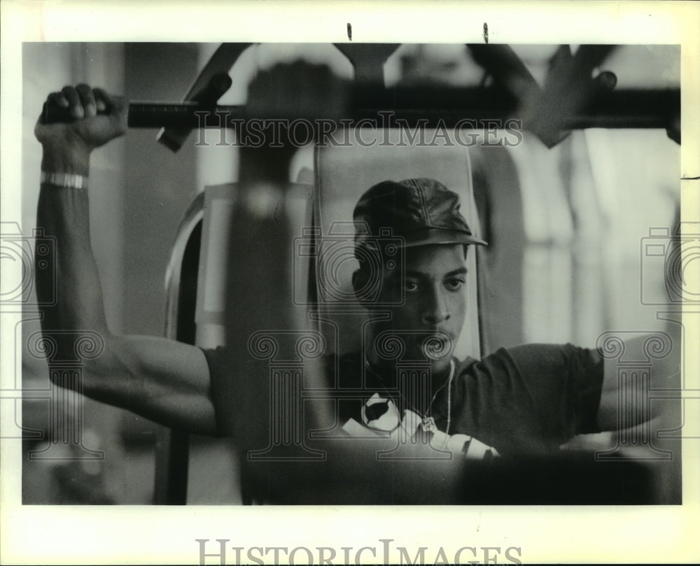 1988 Press Photo Shelton Jones, Spurs Basketball Player at Concord Athletic Club- Historic Images