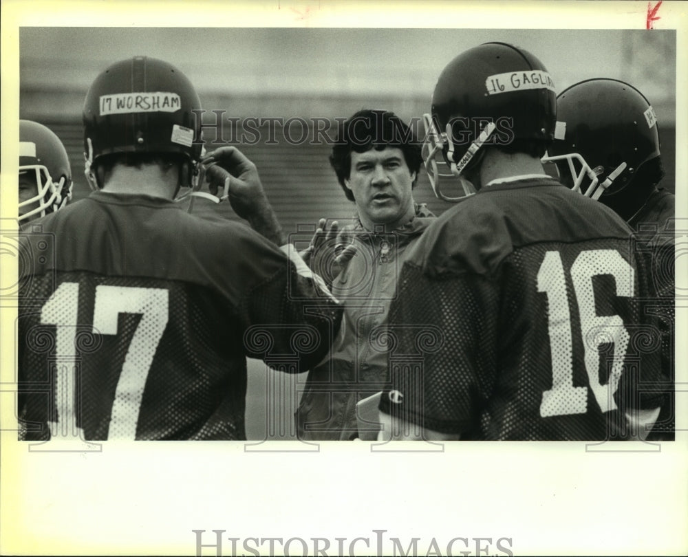 1984 Press Photo Larry Kuharick, Football Coach with Players - sas12605- Historic Images