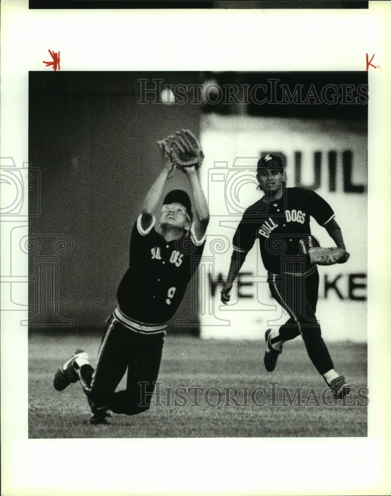 1990 Press Photo La Pryor baseball players Adrian Gonzales and Roy Trevino- Historic Images