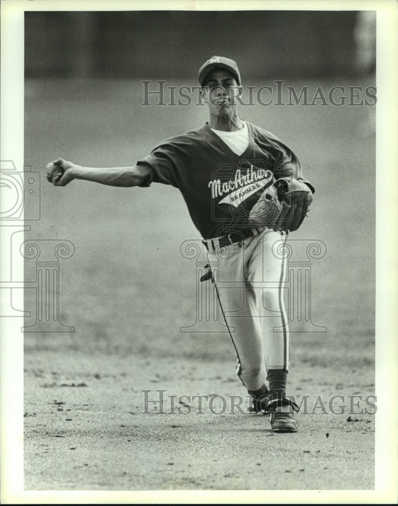 1990 Press Photo A MacArthur High baseball pitcher in action - sas12709- Historic Images