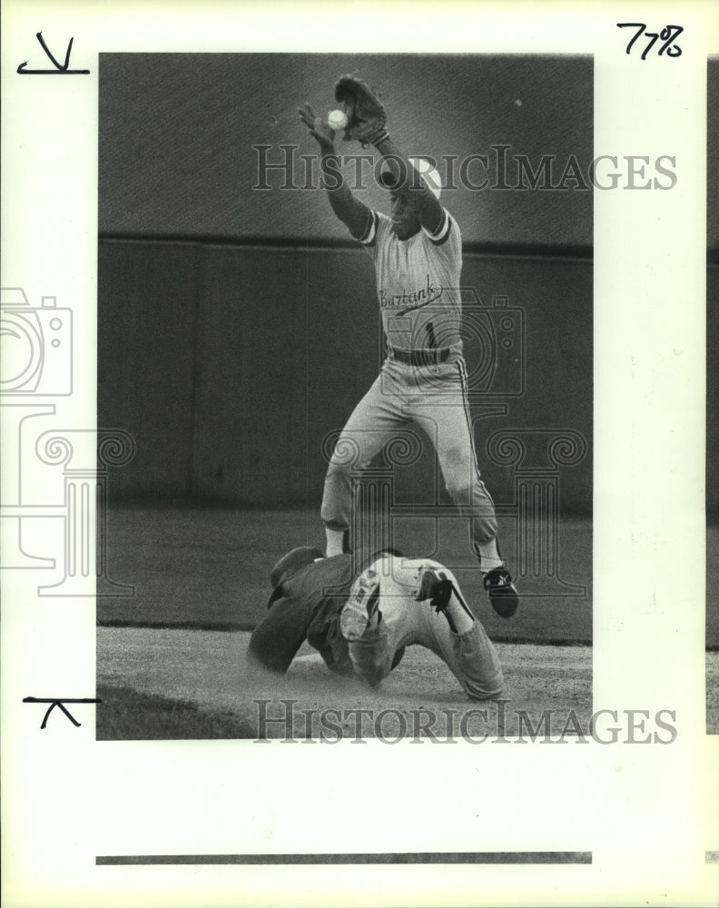 1990 Press Photo Burbank and Madison High School Baseball Players at Games- Historic Images