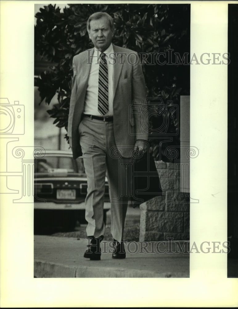 1986 Press Photo T. Jones, Texas Tech Athletic Director - sas12744- Historic Images