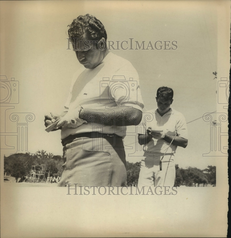 1969 Press Photo Golfers Orville Moody and Dave Eichelberger at Texas Open- Historic Images