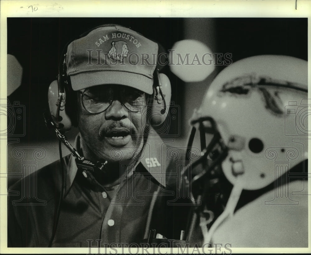 1988 Press Photo R. A. Johnson, Sam Houston Football Coach - sas12841- Historic Images