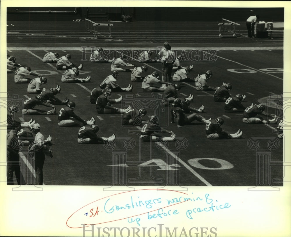 Press Photo The San Antonio Gunslingers warm up before football practice- Historic Images