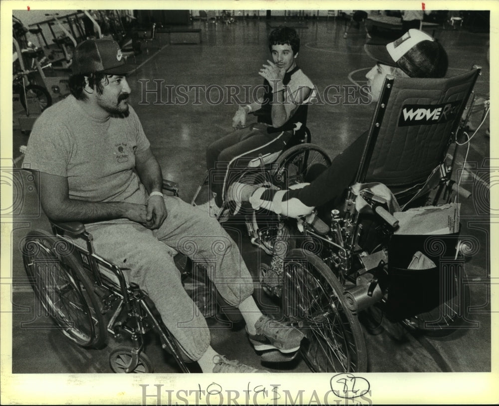 1984 Press Photo Football player Gabe Rivera rehabs in Pennsylvania - sas12924- Historic Images