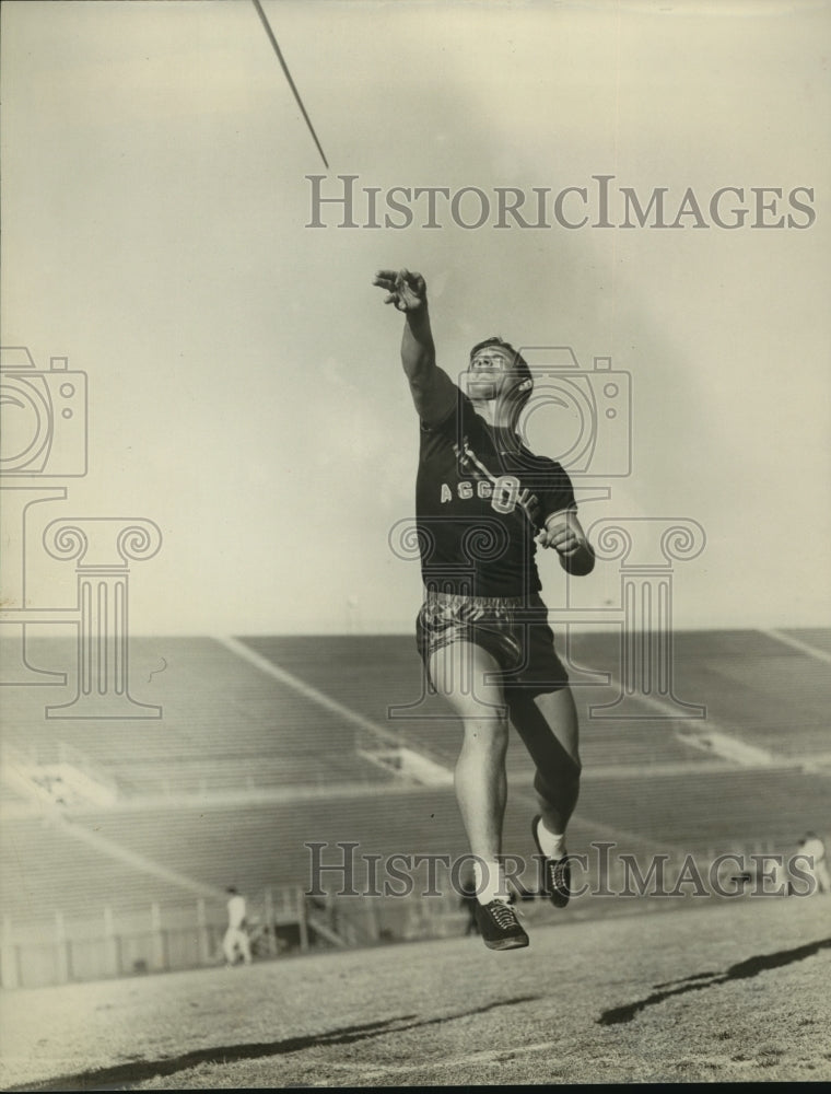 1952 Press Photo Oklahoma A&amp;M javelin thrower Wayne Kroritil - sas12997- Historic Images