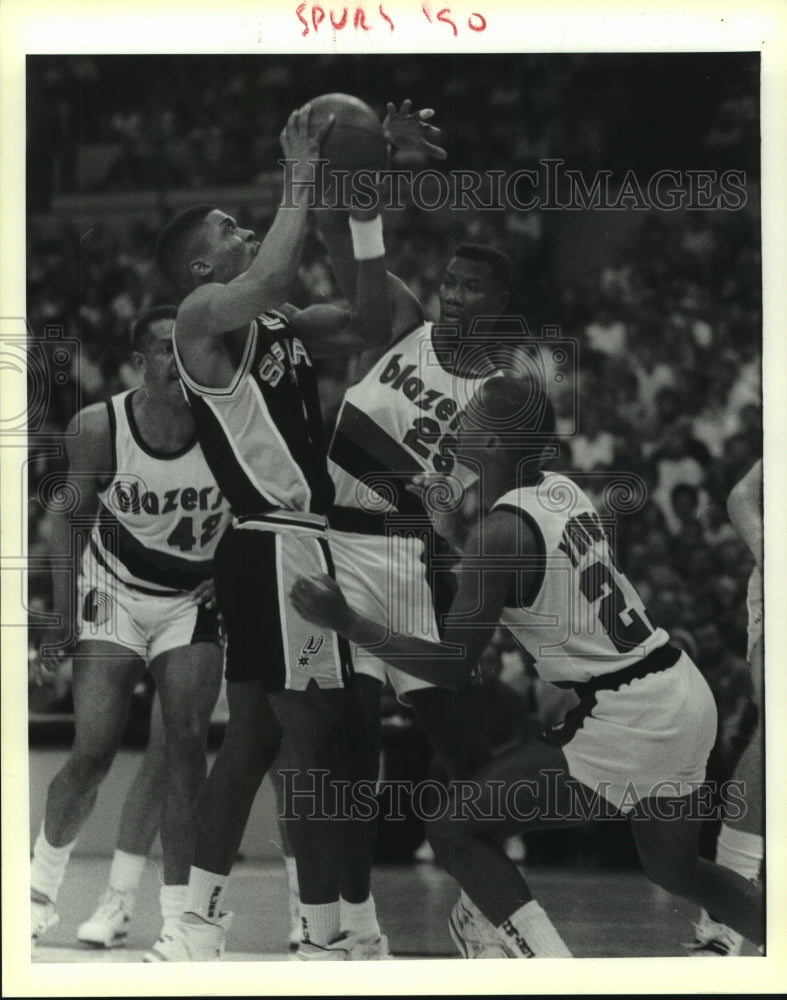 1990 Press Photo Rod Strickland, San Antonio Spurs Basketball Player at Game- Historic Images
