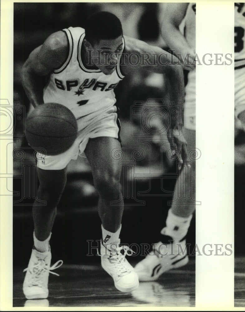 1990 Press Photo Rod Strickland, San Antonio Spurs Basketball at Clippers Game- Historic Images
