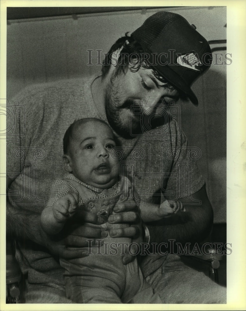 1984 Press Photo Gave Rivera, Football Player at Harmerville Rehab Center- Historic Images