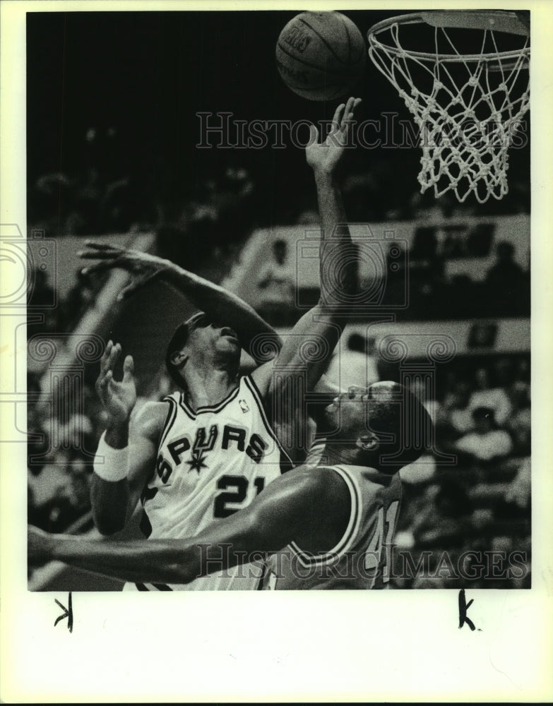 1988 Press Photo The Kings and Spurs play NBA basketball - sas13249- Historic Images