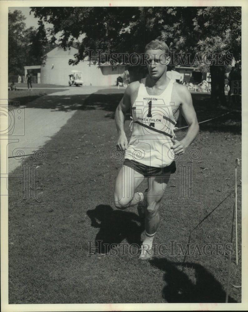 1970 Press Photo First Lieutenant Chuck Richards, Modern Pentathlon Runner- Historic Images