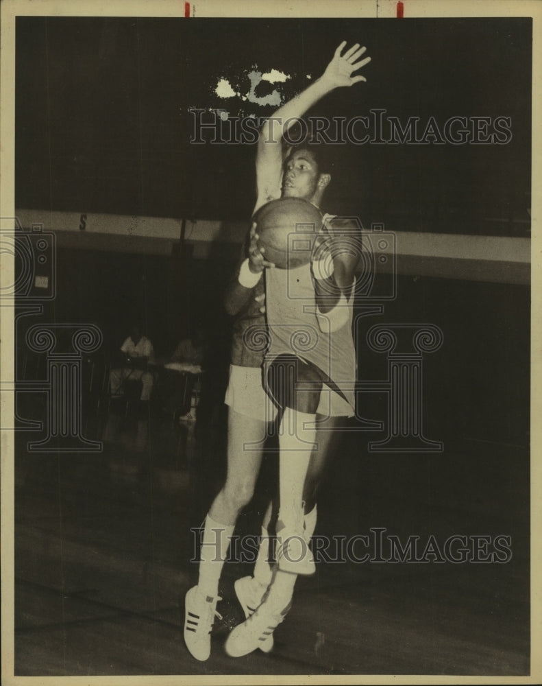 1979 Press Photo John Moore, Basketball Player at Game - sas13360- Historic Images