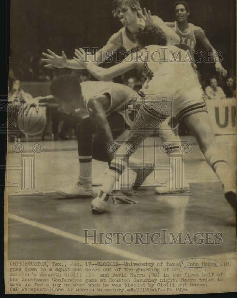 1976 Press Photo John Moore, University of Texas Basketball Player at Game- Historic Images