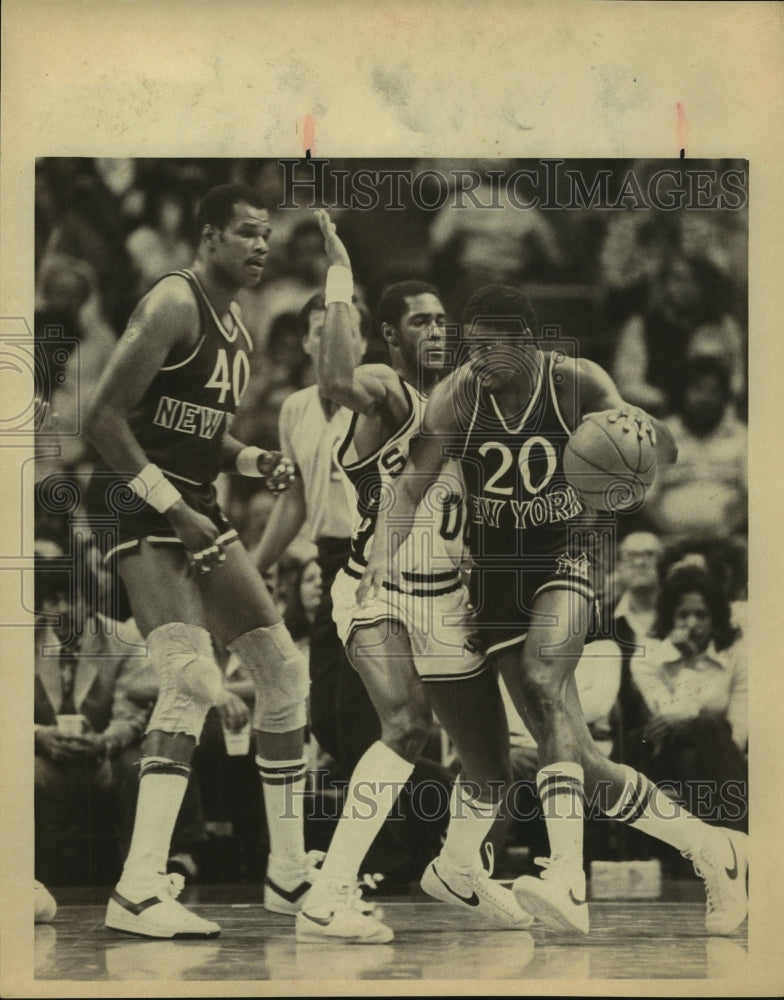 1981 Press Photo Johnny Moore, Spurs Basketball Player at New York Game- Historic Images